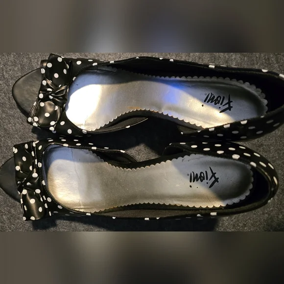 Cute Bowtie Fioni Heels (12W) - Picture 3 of 5